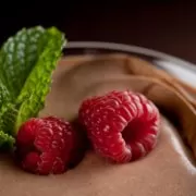 blog_image_02 Chocolate mousse with raspberries and mint.
