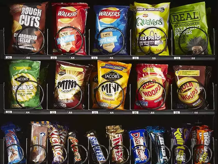 Snack vending machine