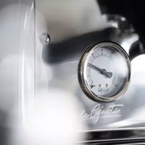Gaggia La Giusta delivers an authentic traditional coffee experience.