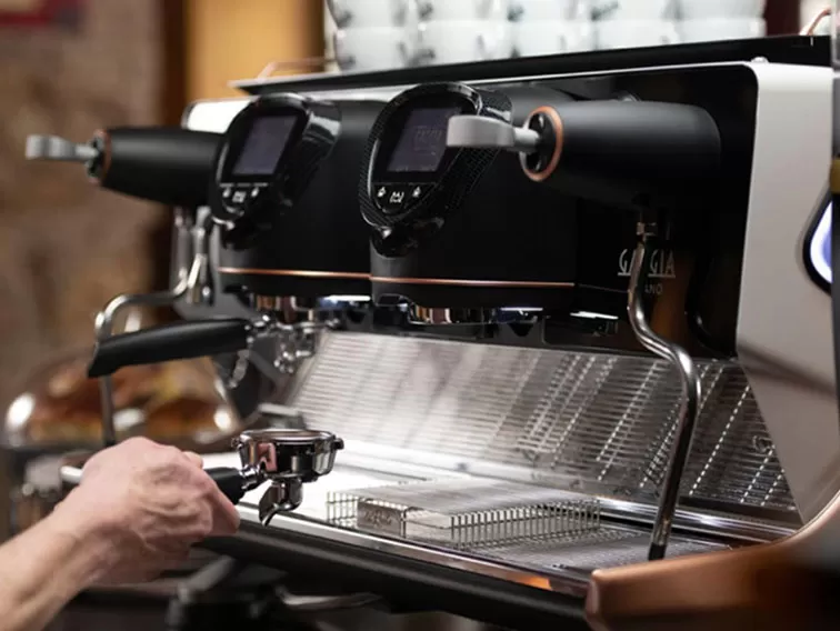 Traditional coffee machines are perfect for coffee shops, bars and restaurants.