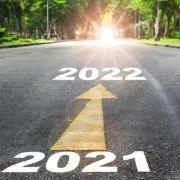 2021_review Two arrows pointing in the direction of 2021 and 2022.