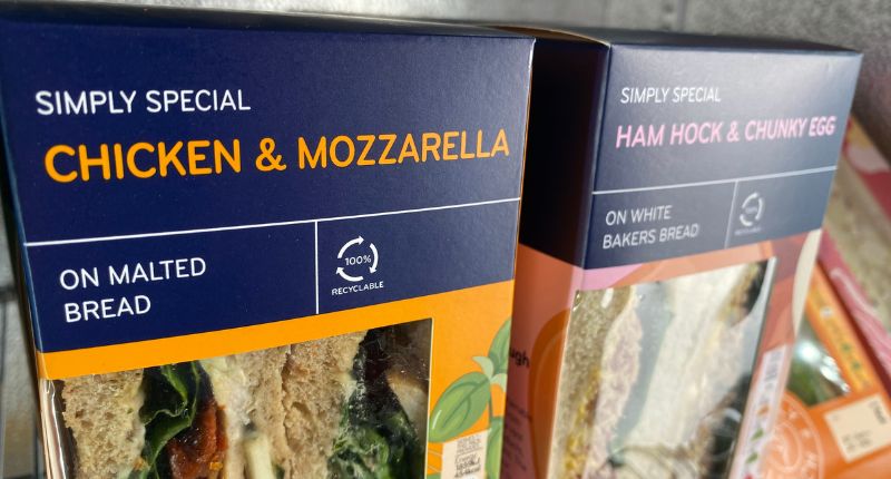 The smart fridge is capable of offering a variety of tasty and healthy fresh food to the workplace.